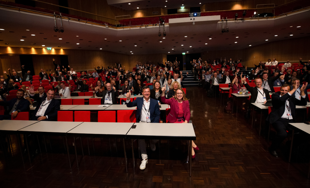 Viele glückliche Gesichter auf der e-Government Konferenz 2021