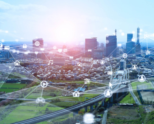 Bild einer Smart City, einer mdernen Stadt, in der durch grafische Verbindungen angedeutet wird, dass alles vernetzt ist.